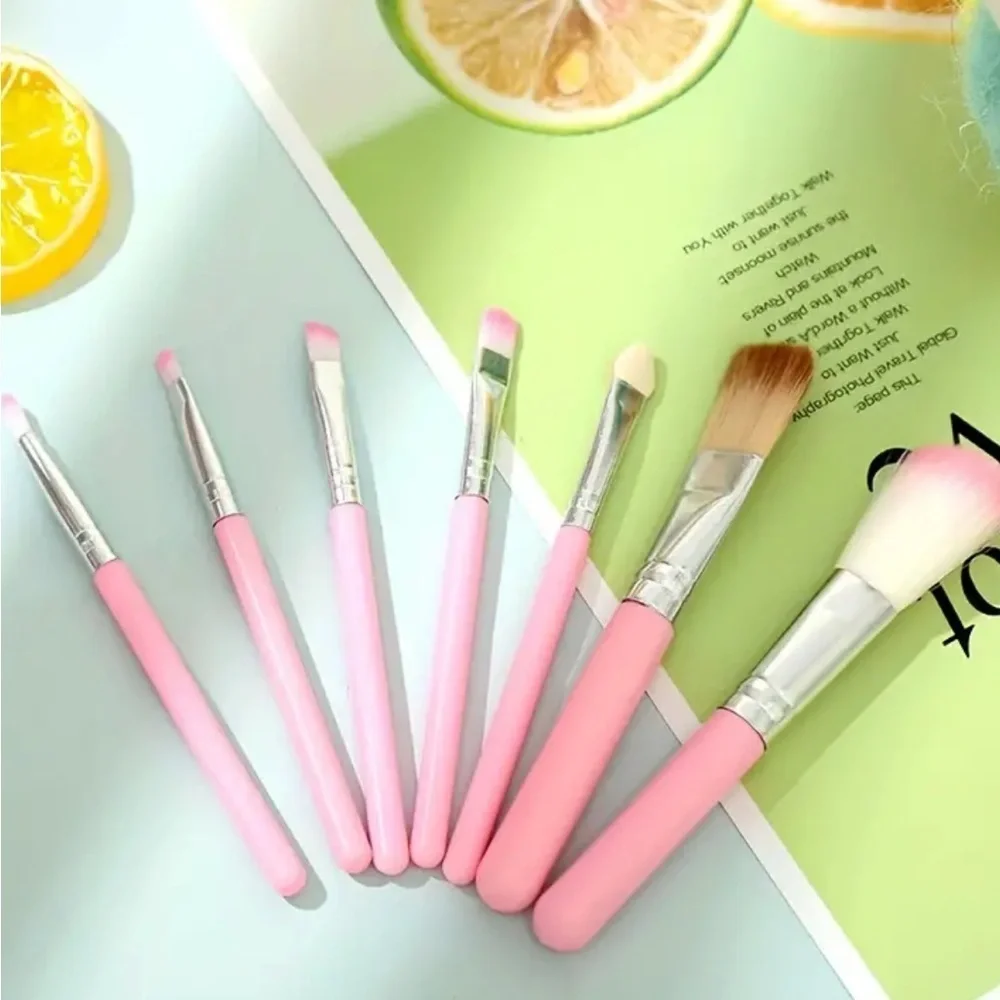 Hello Kitty 7pcs Makeup Brush Set Case Eye Blending Blush & Highlighter Brushes